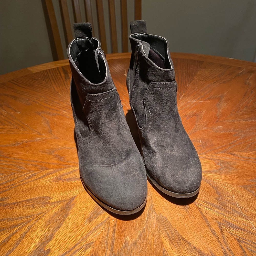 Black, small heel booties